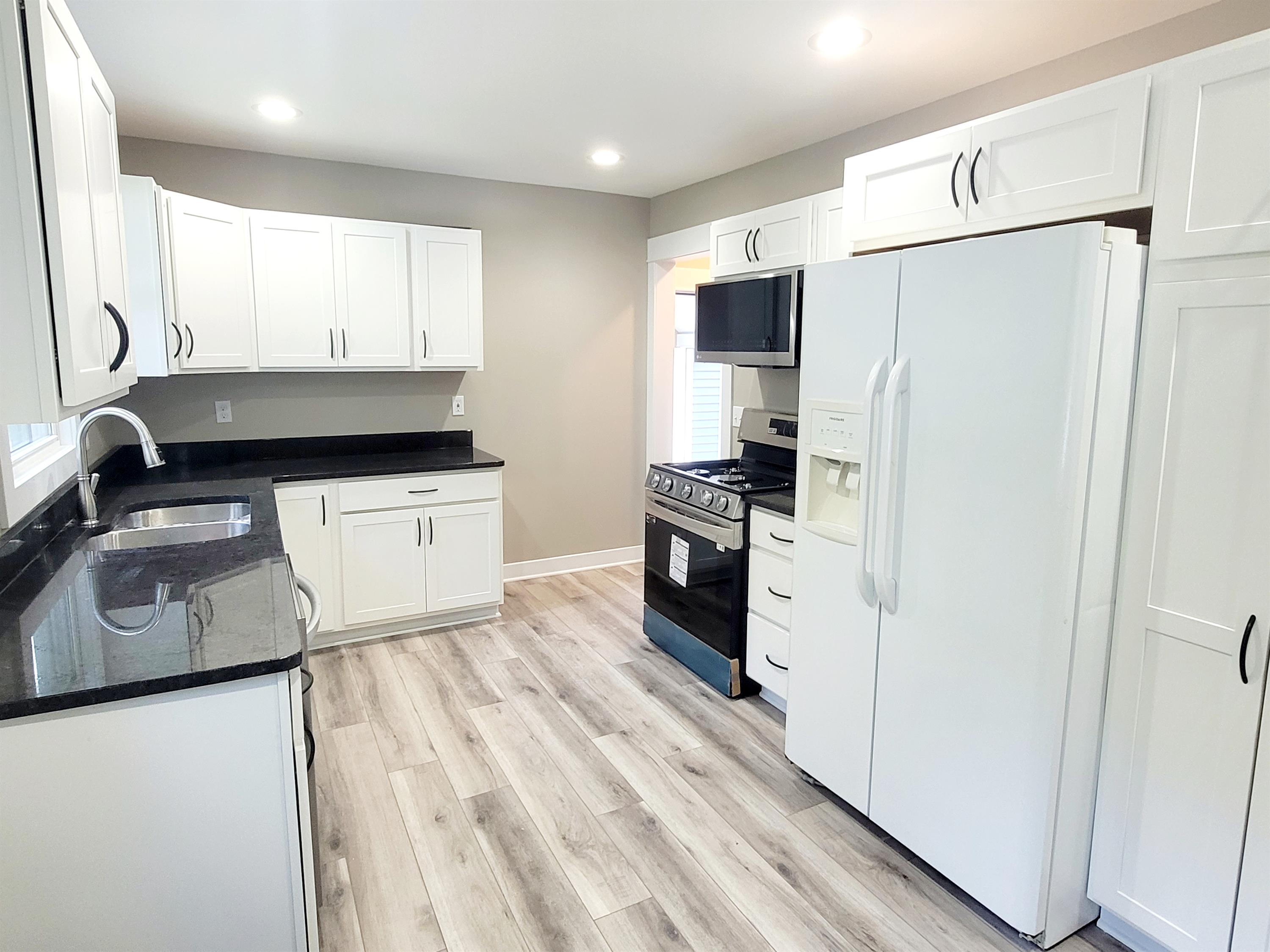 3052 Burlingame Avenue Southwest