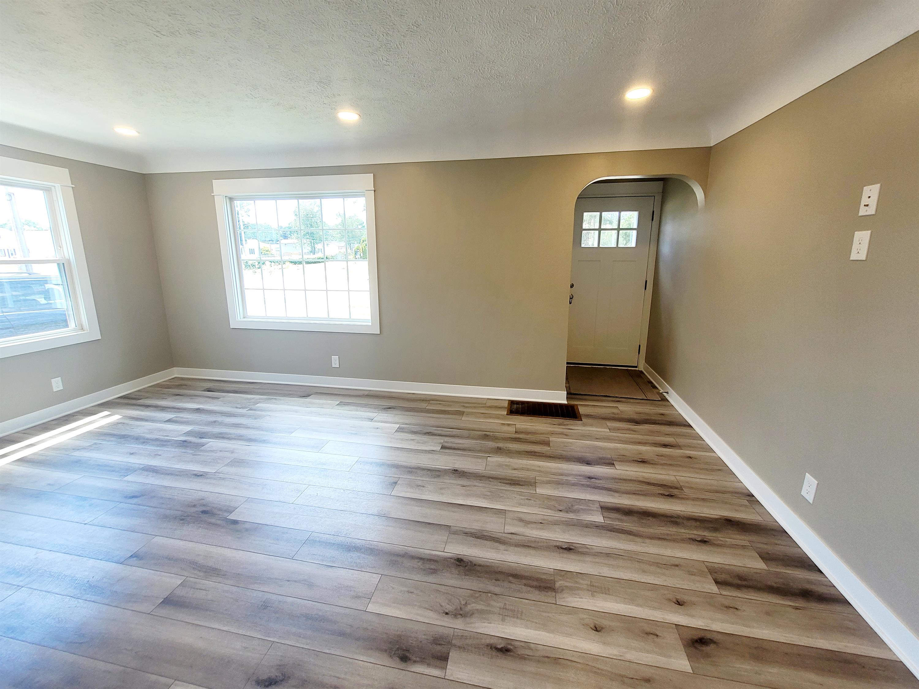 3052 Burlingame Avenue Southwest